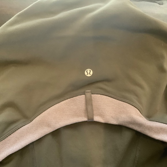 Lululemon Define Jacket , Size 6, worn 4 times, MSRP$118 Excellent condition - Picture 7 of 8